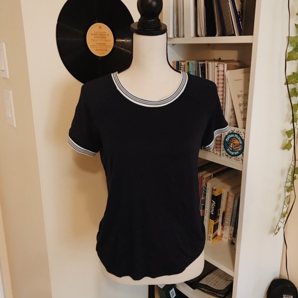 hippie rose navy soft t shirt | size small